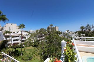 Ático en alquiler en Playa de la Fontanilla en Marbella