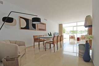 Ático en alquiler en Playa de la Fontanilla en Marbella