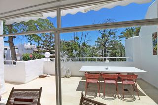 Ático en alquiler en Playa de la Fontanilla en Marbella