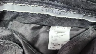 Elegante traje de hombre gris