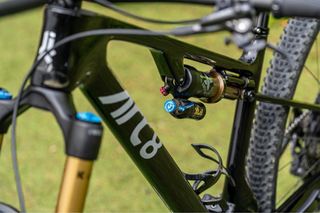 Bicicleta Montaña Arc8 Essential Negra