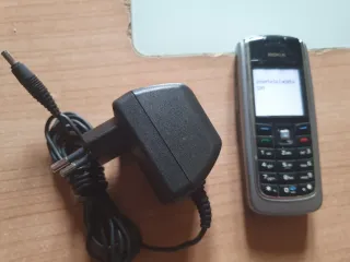 Nokia 6021 Libre Plata/Negro funciona bien