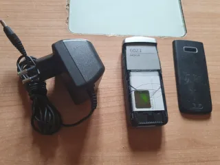 Nokia 6021 Libre Plata/Negro funciona bien