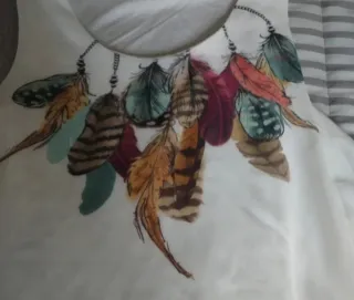 Blusa Boho Blanca con Estampado de Plumas