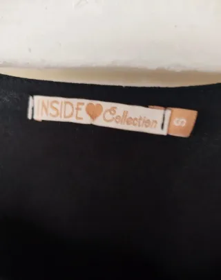 Vestido negro con top transparente y falda