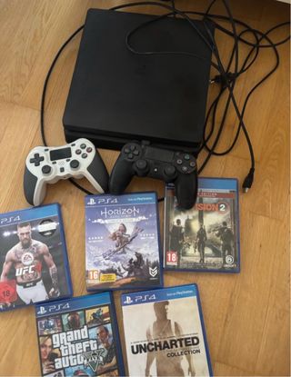 Console PS4 Nera + 4 Giochi