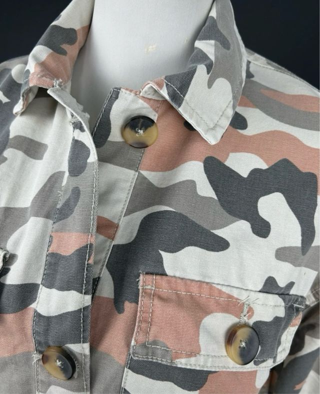 Bershka chaqueta camuflaje mujer Talla M