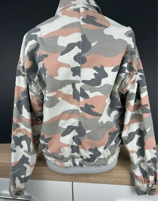 Bershka chaqueta camuflaje mujer Talla M