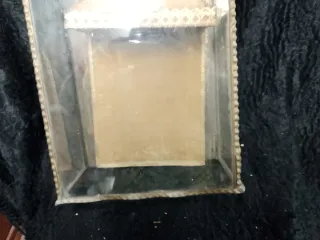 Vitrina antigua metal y cristal con dorsel. Antigu