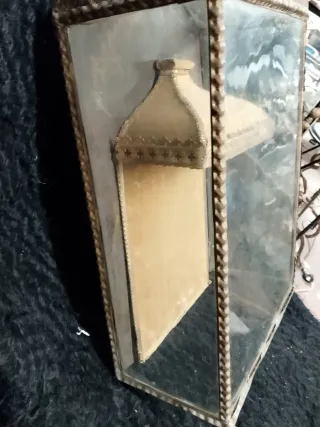 Vitrina antigua metal y cristal con dorsel. Antigu