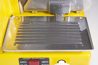 Affettatrice gialla Omre Quick Mill anni '70