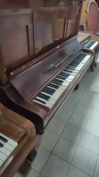 Piano de madera