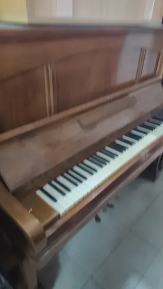 Piano de madera
