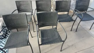 6 Sillas de jardín metálicas negras (21€ c/u).
