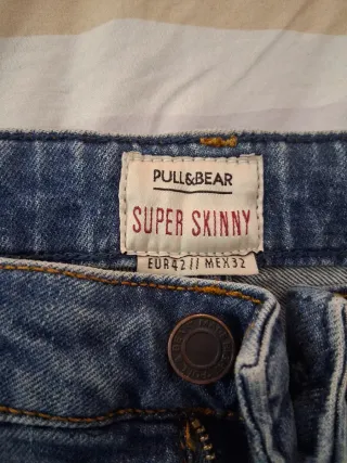 Pantalones vaqueros desgastados