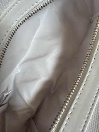 Pochette Guerlain bianca con ape dorata