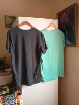 2 Camisetas Grises y Turquesa