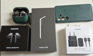 Samsung S25 256GB + Buds 3 Pro + Cargador + Extras