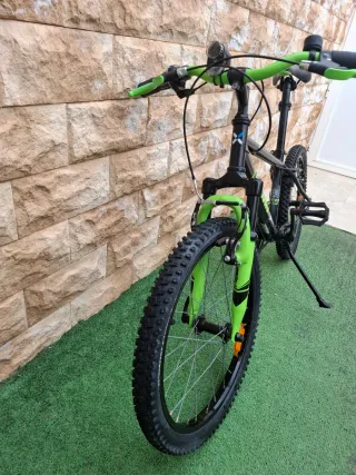 Bicicleta B-TWIN Negra y Verde