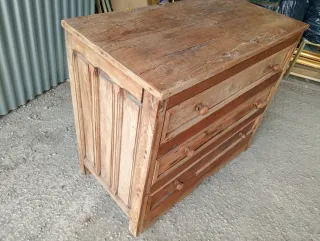 Cajonera antigua de madera