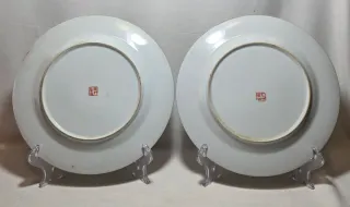 Coppia di piatti in porcellana cinesi con galli