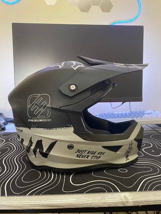 Casco Moto Freegun Negro y Gris talla M