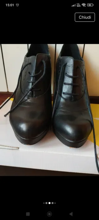 Scarpe stringate nere donna