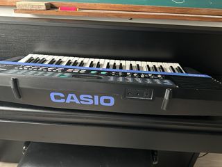 Piano Casio CT-840 con Guía Solfeo y soporte