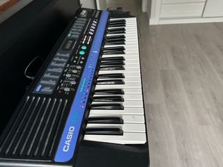 Piano Casio CT-840 con Guía Solfeo y soporte