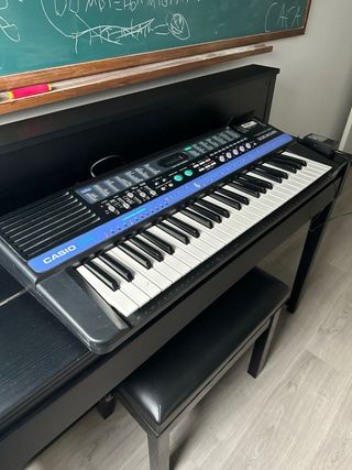 Piano Casio CT-840 con Guía Solfeo y soporte
