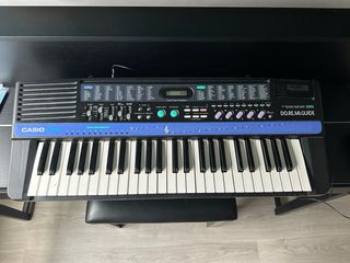 Piano Casio CT-840 con Guía Solfeo y soporte