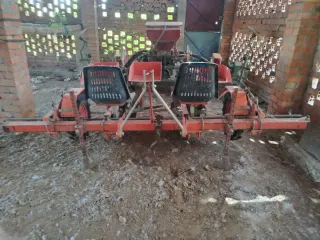 Plantadora Checchi & Magli