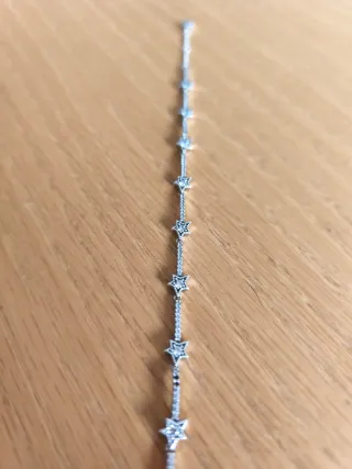 Pulsera plata con estrellas. Pandora?