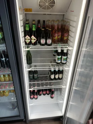 Nevera expositora vertical