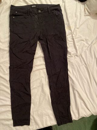 Pantalones vaqueros negros con textura
