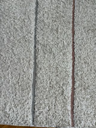 Alfombra infantil beige con rayas