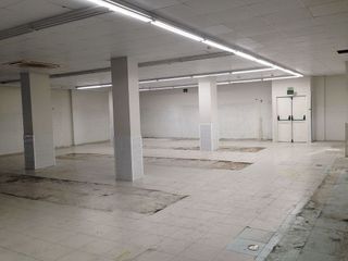 Local comercial en alquiler en Milán - Pumarín - Teatinos en Oviedo