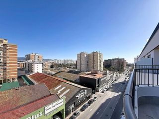 Piso en alquiler en Parque Mediterráneo - Santa Paula en Málaga