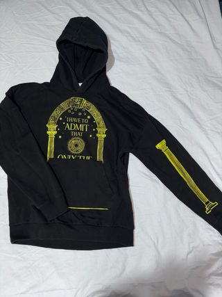 Sudadera con capucha negra y diseño clásico
