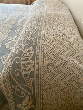 Copriletto primaverile azzurro e bianco