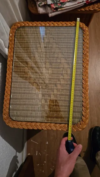 Mesitas de noche de mimbre con tapa de cristal