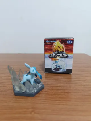 Figura Glaceon Pokémon Coleccionable + REGALO