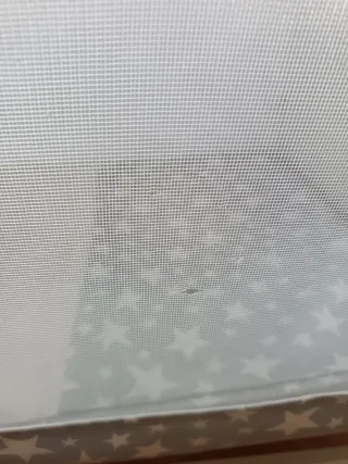 Minicuna blanca con estrellas