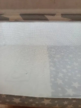 Minicuna blanca con estrellas