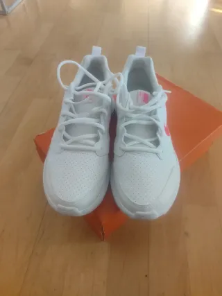 Zapatillas Nike Blancas y Rosas