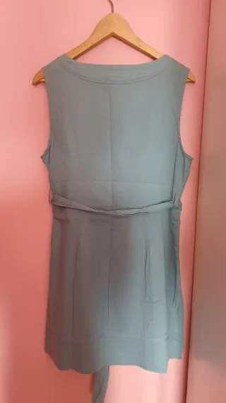 Vestido azul con cinturón