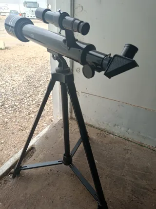 Telescopio con trípode