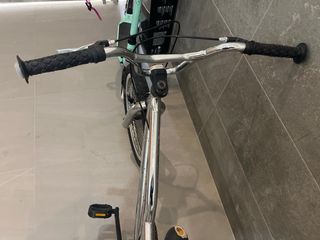 Bicicleta BMX plateada