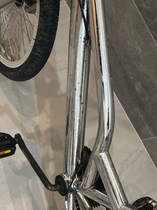 Bicicleta BMX plateada