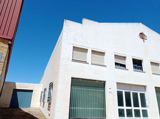 Nave industrial en venta en Zona de la Vega en Antequera